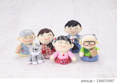 3世代家族の人形 3世代家族の人形 136072097