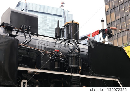 JR新橋駅SL広場の蒸気機関車 136072323