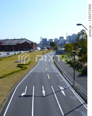 みなとみらいの都市道路 136072980