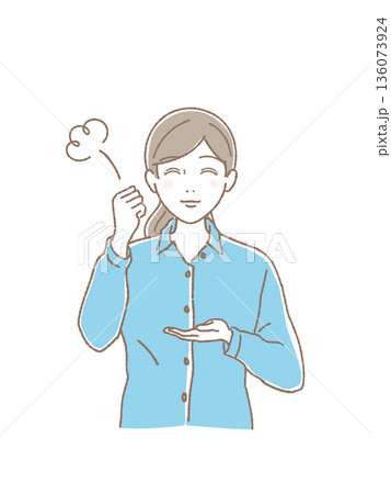 手をポンと叩き納得する若い女性・ひらめき・名案・解決・理解・ベクターイラスト 136073924