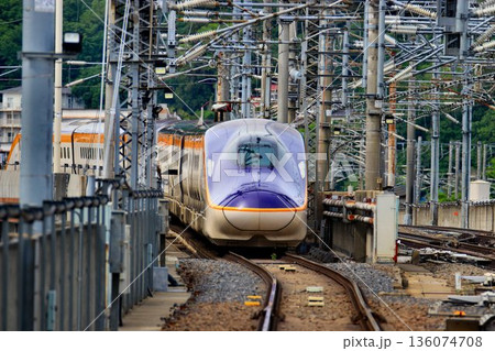 陸奥路から山形へ新たな翼…　新型!!山形新幹線『つばさ』E8系 136074708