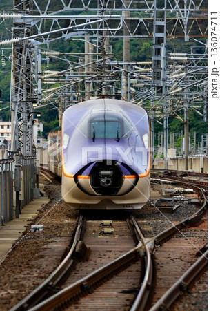 陸奥路から山形へ新たな翼…　新型!!山形新幹線『つばさ』E8系 136074711