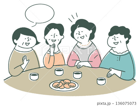 女子会する高齢女性 136075073