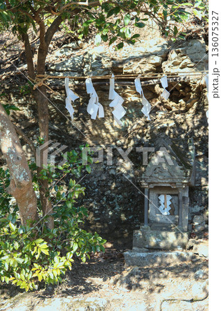 官ノ倉山にある浅間神社の祠【外秩父七峰縦走ハイキングコース】埼玉県小川町 官ノ倉山にある浅間神社の祠【外秩父七峰縦走ハイキングコース】埼玉県小川町 136075327