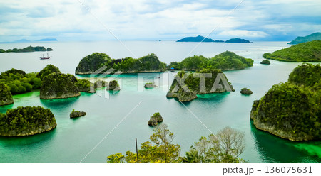 Beautiful views of the Raja Ampat Islands, West Papua, Indonesia 136075631