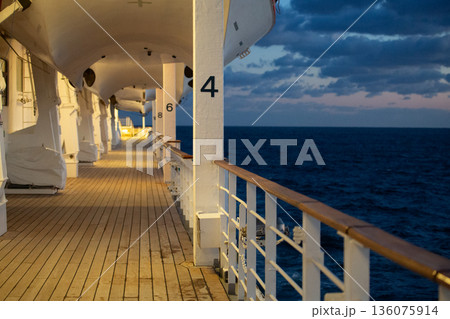 クルーズ 136075914