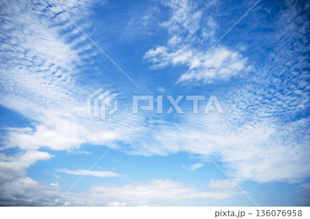 夏の空 青空 晴れ 8月 夏 青色 素材 【東京都】 夏の空 青空 晴れ 8月 夏 青色 素材 【東京都】 136076958