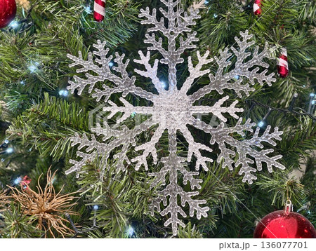 Winter icy sparkle, Closeup view of glittering snowflake with intricate lace pattern and bokeh effects Winter icy sparkle, Closeup view of glittering snowflake with intricate lace pattern and bokeh effects 136077701