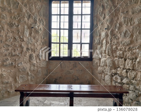 Linear design frames outdoor scenery, structured glass and stone enhance visual connection 136078028