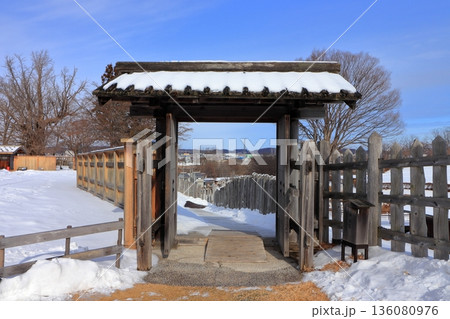 史跡 根城の広場 本丸跡の復元 日本100名城《青森》 史跡 根城の広場 本丸跡の復元 日本100名城《青森》 136080976