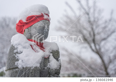 雪をまとう地蔵尊 萬松山大雄寺の冬景色 雪をまとう地蔵尊 萬松山大雄寺の冬景色 136081946