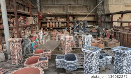 Ceramics retail display, Decorative pottery and sculpture showcase 136082271