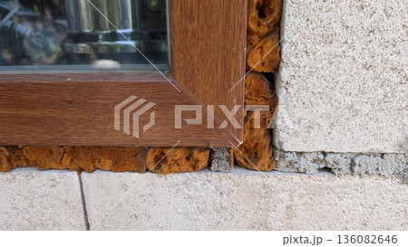 Unique Window Corner Detailing Featuring Natural Materials for Enhanced Aesthetic Appeal 136082646