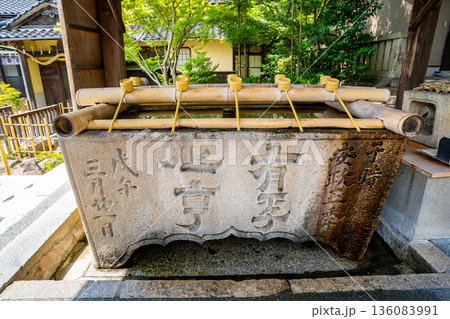 琴崎八幡宮の手水場の風景（宇部市） 136083991