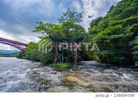 華瀬神社の鳥居（錦江町） 136084599