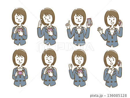 スマホを操作する女性会社員 スマホを操作する女性会社員 136085128