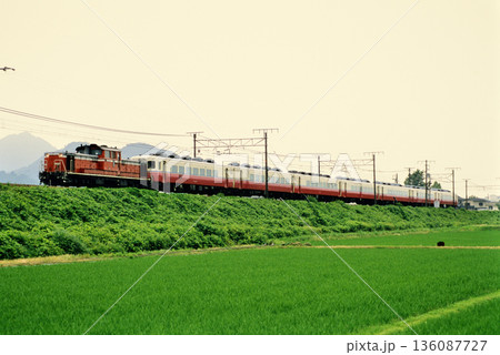 2007年 東海道線を走るDD511192の牽く14系団臨 2007年 東海道線を走るDD511192の牽く14系団臨 136087727