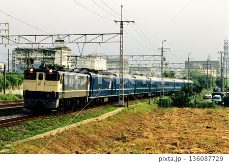 2007年 東海道線を走るEF651112ブルートレイン銀河 2007年 東海道線を走るEF651112ブルートレイン銀河 136087729