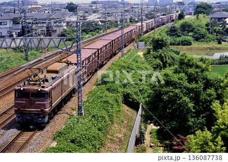 2007年 東海道線を走るEF8135コンテナ貨物列車 2007年 東海道線を走るEF8135コンテナ貨物列車 136087738