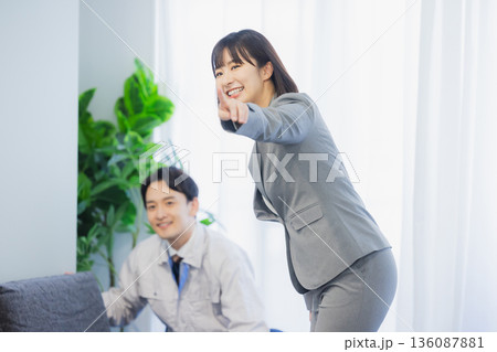 オフィスの引越しイメージ　 136087881