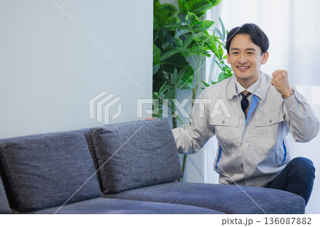 オフィスの引越しイメージ　 136087882