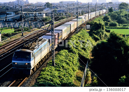 2007年 東海道線を走るEF66121コンテナ貨物列車 2007年 東海道線を走るEF66121コンテナ貨物列車 136088017