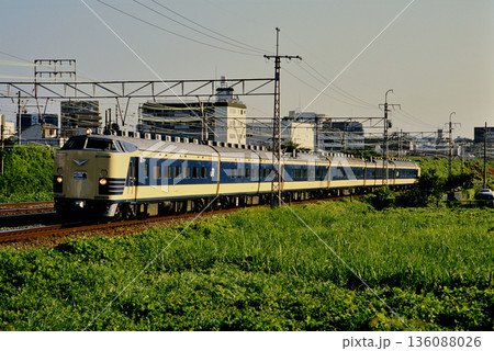2007年 東海道線を走る583系金足農業高校甲子園臨 2007年 東海道線を走る583系金足農業高校甲子園臨 136088026