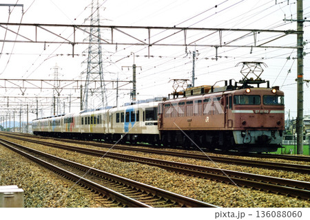 2007年　東海道線を走るEF81102お座敷列車あすか 136088060