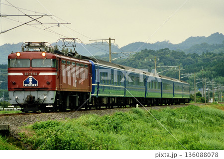 2007年　日豊本線を走るED7694ブルートレイン富士 136088078