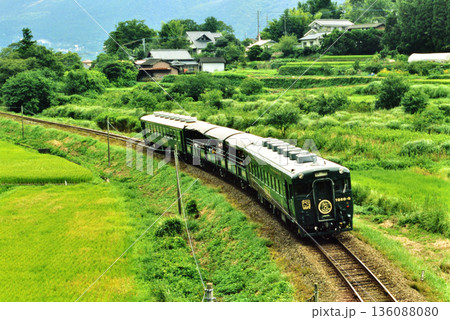 2007年　久大本線を走る快速トロQ列車 136088080
