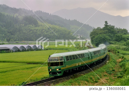 2007年 久大本線を走るキハ71系特急ゆふいんの森 2007年 久大本線を走るキハ71系特急ゆふいんの森 136088081