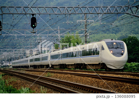 2007年　東海道線を走る681系特急サンダーバード12両 136088095