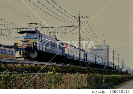 2007年 東海道線を走るEF6651ブルートレインなは・あかつき 2007年 東海道線を走るEF6651ブルートレインなは・あかつき 136088112