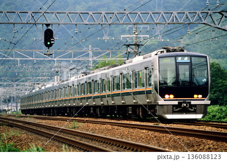 2007年　JR京都線を走る321系普通電車7両 136088123