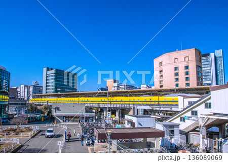 日本の横浜都市景観幸運な時代へ。新横浜駅 篠原口 や「ドクターイエロー」、東横イン、フジビューHなど 136089069