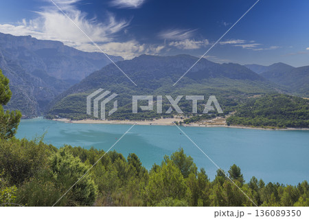 Lac de Sainte Croix turquoise water with Verdon Gorges mountains 136089350