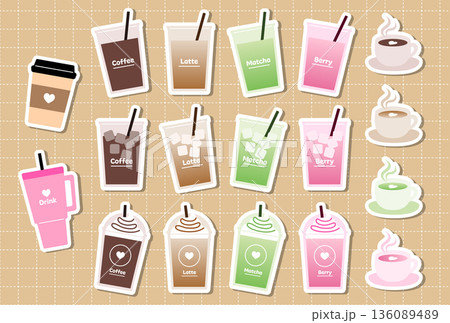 カフェドリンクのテイクアウト用カップのイラストセット。コーヒーとラテと抹茶とピンクドリンク。白ふち 136089489