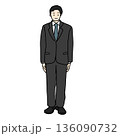 スーツを着た男性のイラスト 136090732