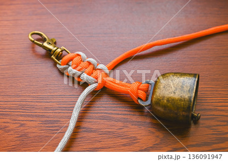 平結びで作った熊鈴 136091947