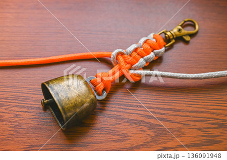 平結びで作った熊鈴 136091948