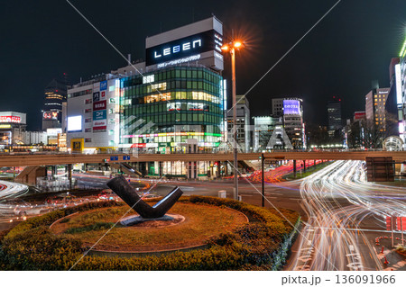 仙台駅前夜景 光跡が描く都市の躍動 仙台駅前夜景 光跡が描く都市の躍動 136091966