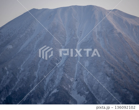 夕暮れの羊蹄山 夕暮れの羊蹄山 136092102