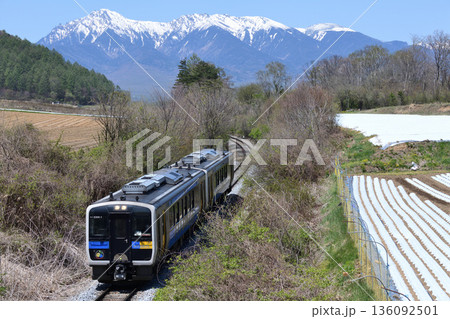 八ヶ岳と小海線ハイブリッド気動車 136092501
