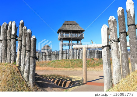 【佐賀県】快晴下の吉野ヶ里歴史公園(南内郭) 【佐賀県】快晴下の吉野ヶ里歴史公園(南内郭) 136093778