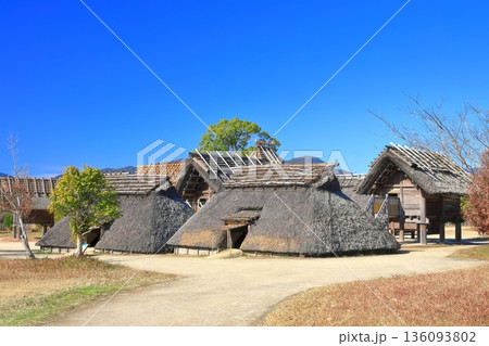 【佐賀県】快晴下の吉野ヶ里歴史公園（蔵と市） 136093802
