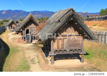 【佐賀県】快晴下の吉野ヶ里歴史公園（蔵と市） 136093809