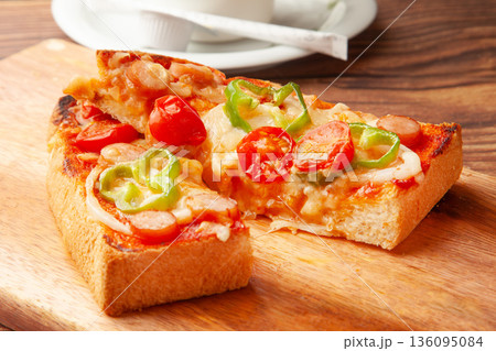 ピザトースト ピザトースト 136095084