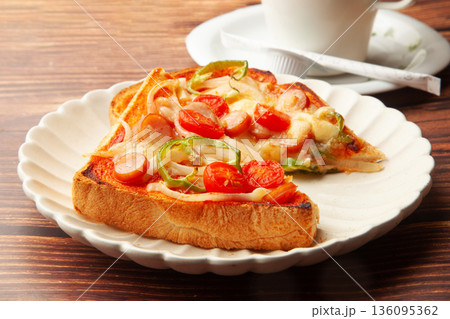 ピザトースト ピザトースト 136095362