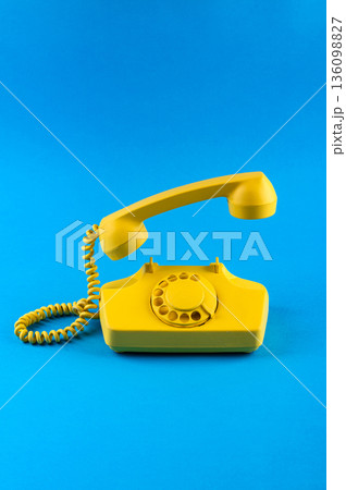 Retro vintage yellow rotary telephone Retro vintage yellow rotary telephone 136098827