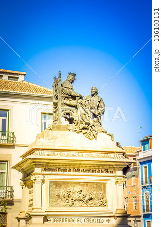 Isabela I with Christopher Columbus, Granada 136103131